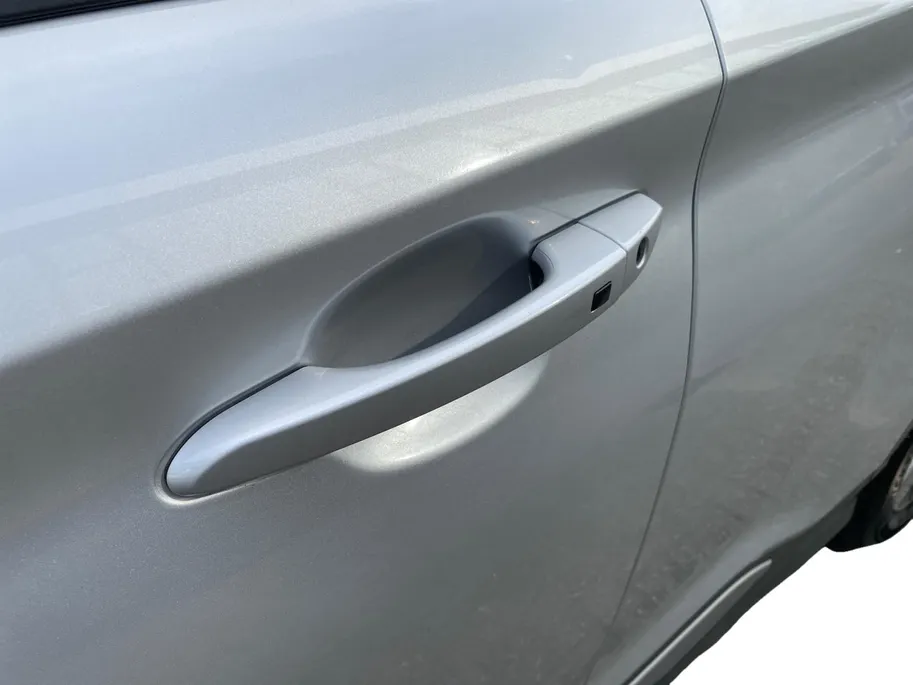 Hyundai Kona EV Comfort 64 kWh 204PK | Warmtepomp | 100% SOH | Adaptive cruise control | Apple Carplay & Android Auto | Achteruitrijcamera | Parkeersensoren achter | Keyless entry | DAB radio |