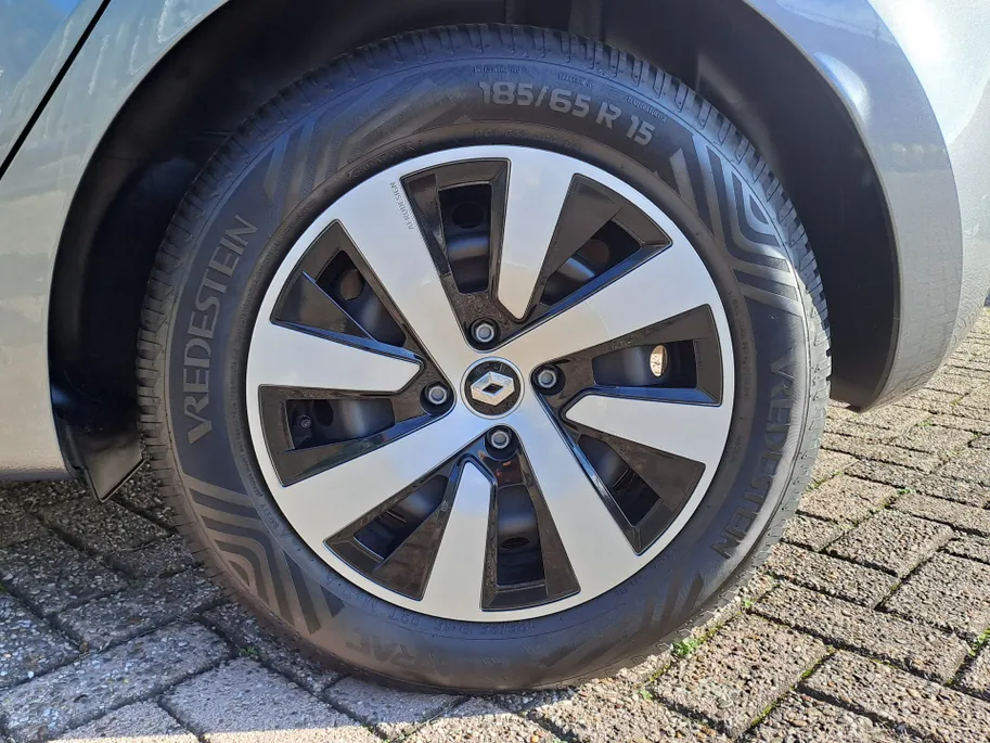 Renault Clio 1.0 TCe 90 Equilibre | Navigatie | Cruise | DAB | Rijstrooksensor met correctie | Airco | Apple Carplay/Android Auto
