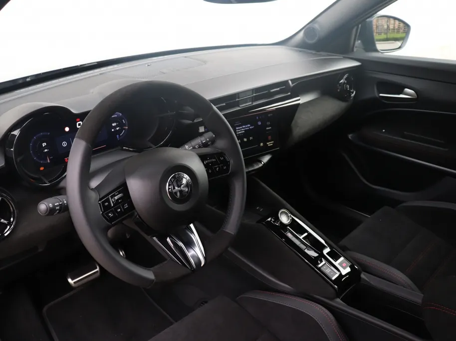Alfa Romeo Junior Veloce 54 kWh 280 PK | Sport Pack | Techno Pack | 20'