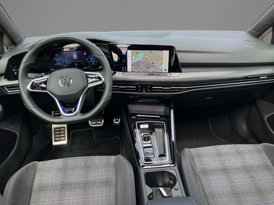 Volkswagen Golf 1.4eHybrid 180kW/245PK GTE · Panoramadak · Dodehoeksensoren · Navigatie · Apple/Android Car Play · Camera · Stoelverwarming ·