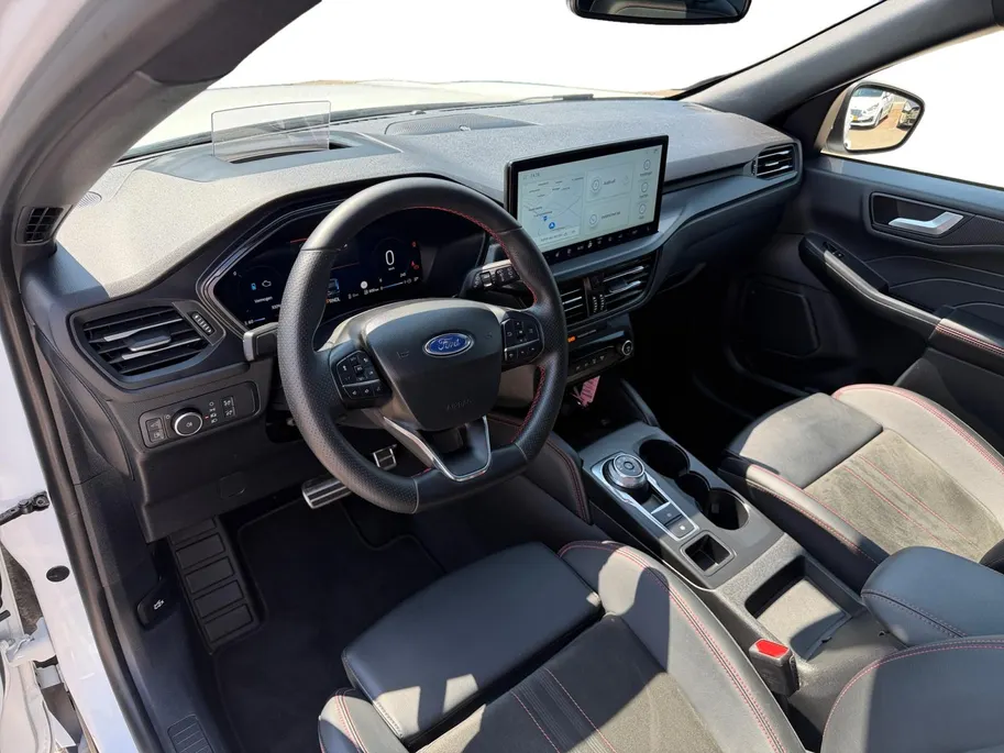 Ford Kuga 2.5 PHEV ST-Line X | Automaat | Pano dak | HUD | Elektr. uitklapbare trekhaak | Adapt. Cruise control | BLIS | Parkeersensoren voor en achter | 360 graden camera | Elektr. achterklep | B&O audio | Navigatie | Apple carplay & Android auto | Fabrieksgaranti