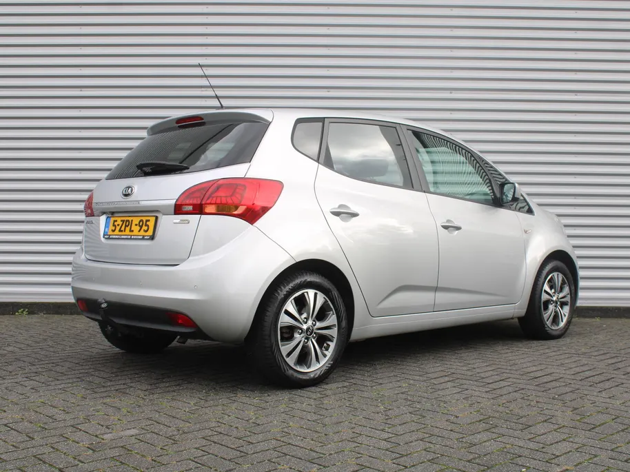 Kia Venga 1.4 CVVT First Edition | 16' LM | Trekhaak | Navi | Airco | Cruise | Camera | PDC | All seasons |
