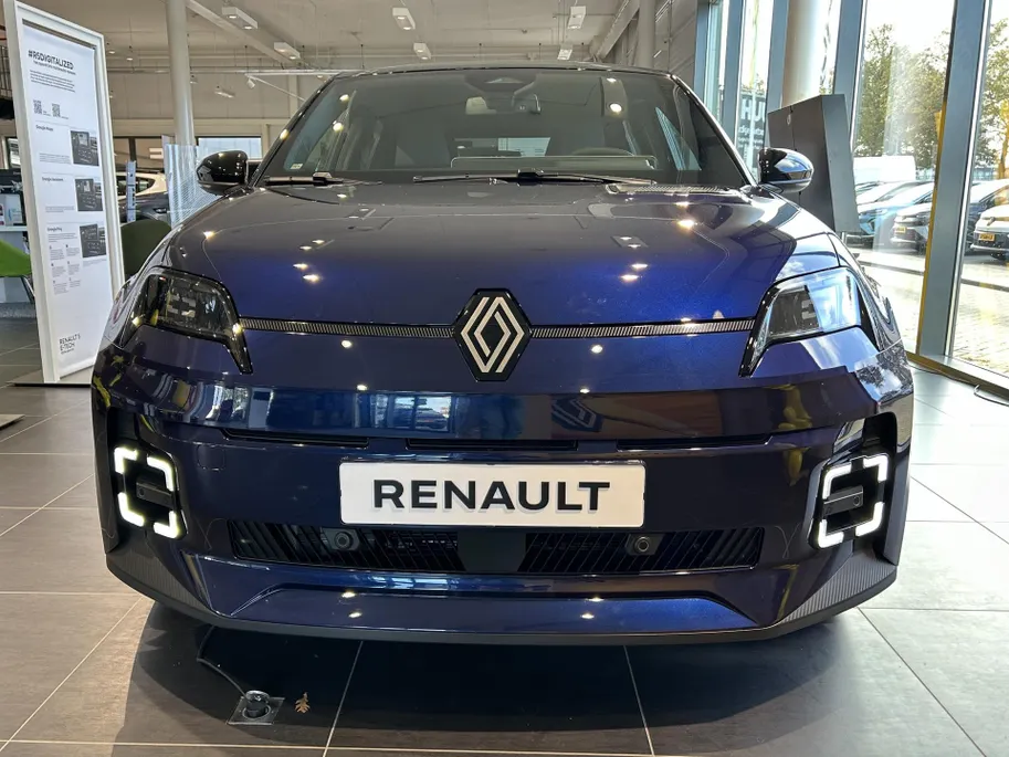 Renault 5 Comfort Range Techno | NU met €1.800,- Zeeuw & Zeeuw voorraadkorting en met GRATIS 5 jaar fabrieksgarantie tot 160.000km | PACK WINTER | V2G ready | Auto van het Jaar 2025 | Te financieren tegen 2,9% rente |