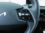 Kia EV6 Plus 77.4 kWh | Stuur-/stoelverwarming + ventilatie | Elektr. stoelverstelling + achterklep | Warmtepomp | 19" LM | Camera | LED |
