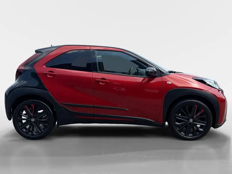 Toyota Aygo X 72PK VVT-i S-CVT Premium Automaat | 1e eigenaar | JBL Audio | Navi | Apple CarPlay/Android Auto | Adaptive Cruise Control | Licht & Regen Sensor | Lichtmetalen Velgen | Keyless Entry |