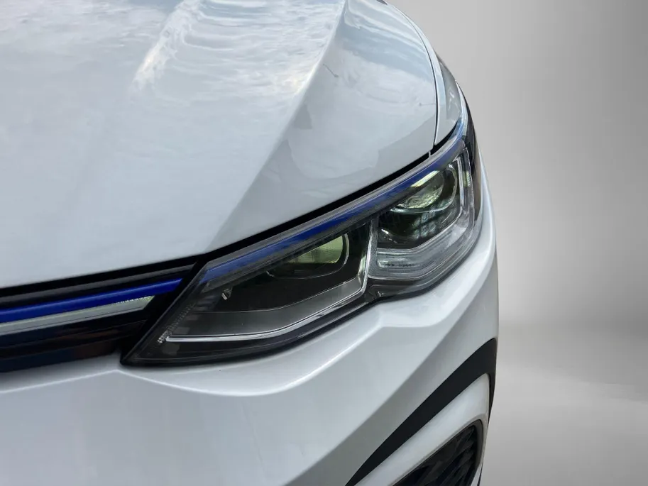 Volkswagen Golf 1.4eHybrid 180kW/245PK GTE · Panoramadak · Dodehoeksensoren · Navigatie · Apple/Android Car Play · Camera · Stoelverwarming ·