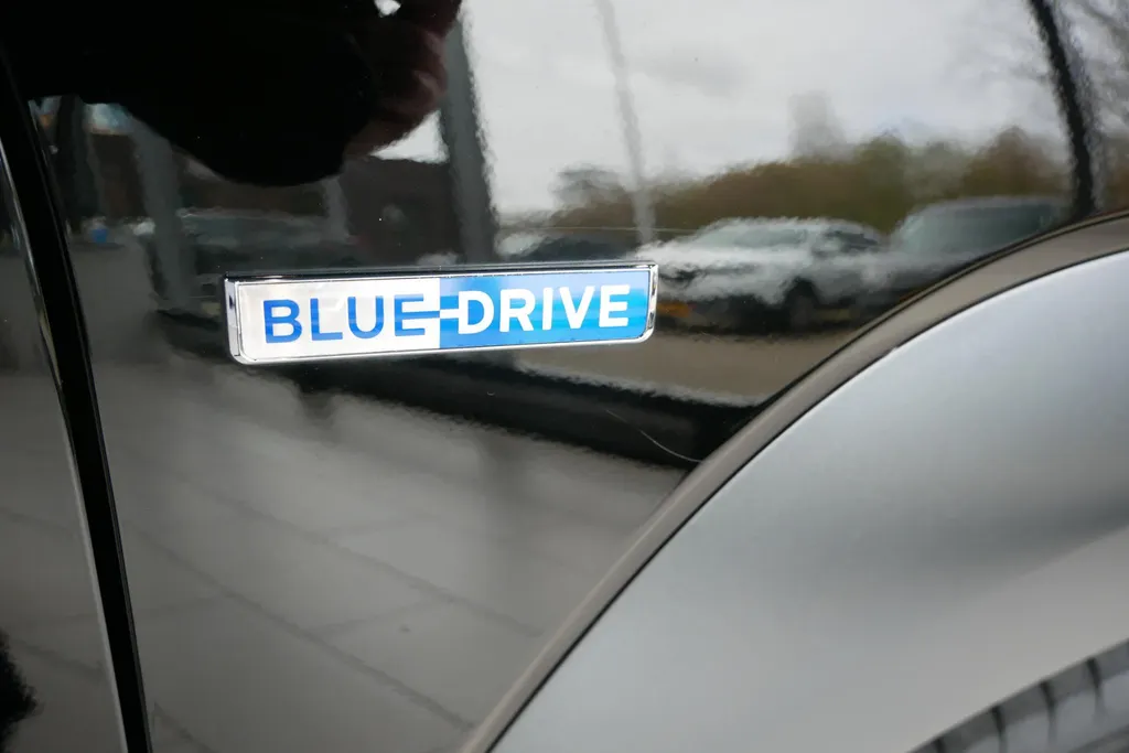 Hyundai Kona 1.6 GDI HEV Fashion | Parkeersensoren achter | Dodehoek sensoren | LM wielen | Climate controle | Adaptive cruise controle | Intelligente sleutel | Navigatie | Bluetooth | Zeer nette auto |