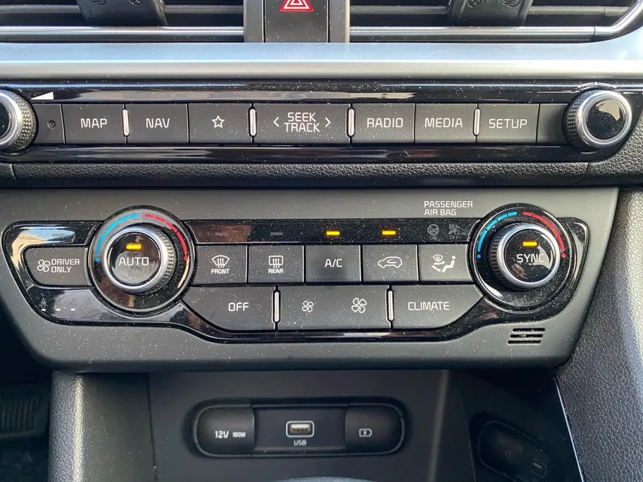 Kia Niro 1.6 GDi PHEV DynamicLine Climate control | Trekhaak | Navigatie | Camera | LM velgen | Stoel,- en stuurverwarming | Elek. best. stoel |