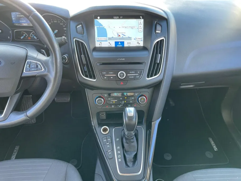 Ford Focus 1.5 Titanium *Automaat*Navi+Camera*Climate Control*Winter Pack*LM.Velgen*Zeer nette auto!