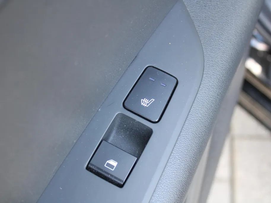 Kia Niro 1.6 GDi Hybrid ExecutiveLine | Camera | Leer | Schuifdak | Stoelverwarming+ventilatie | Elektr. stoelverstelling + achterklep | 18' LM | HUD |