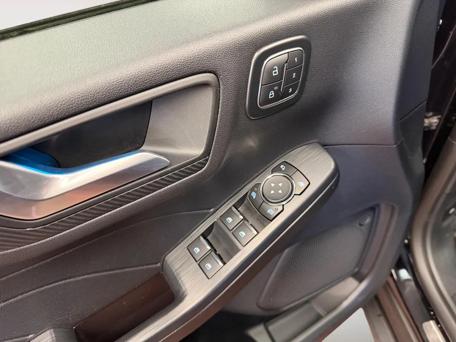 Ford Kuga 2.5 PHEV ST-Line X | NL Auto | Elec Trekhaak | Panorama Dak | Winterpack | Technology Pack | Matrix Led Koplampen | B&O Audio | 19 Inch LM Velgen |