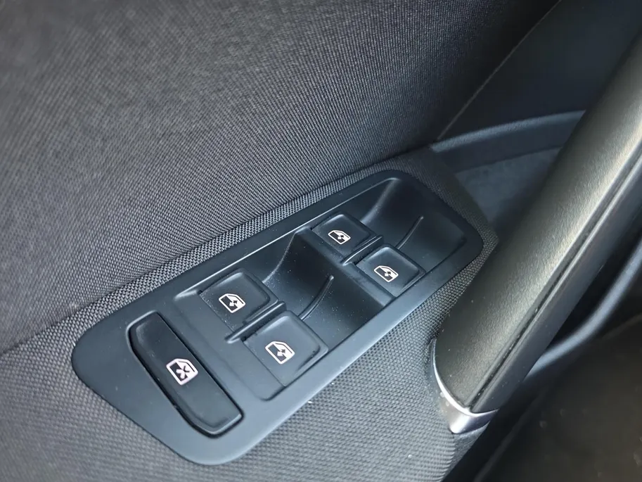 Volkswagen Golf 1.0 TSI Highline Business R | Panoramadak | Virtual Cockpit | Achteruitrijcamera | Apple/Android Auto | Dynaudio | 12 maanden garantie |