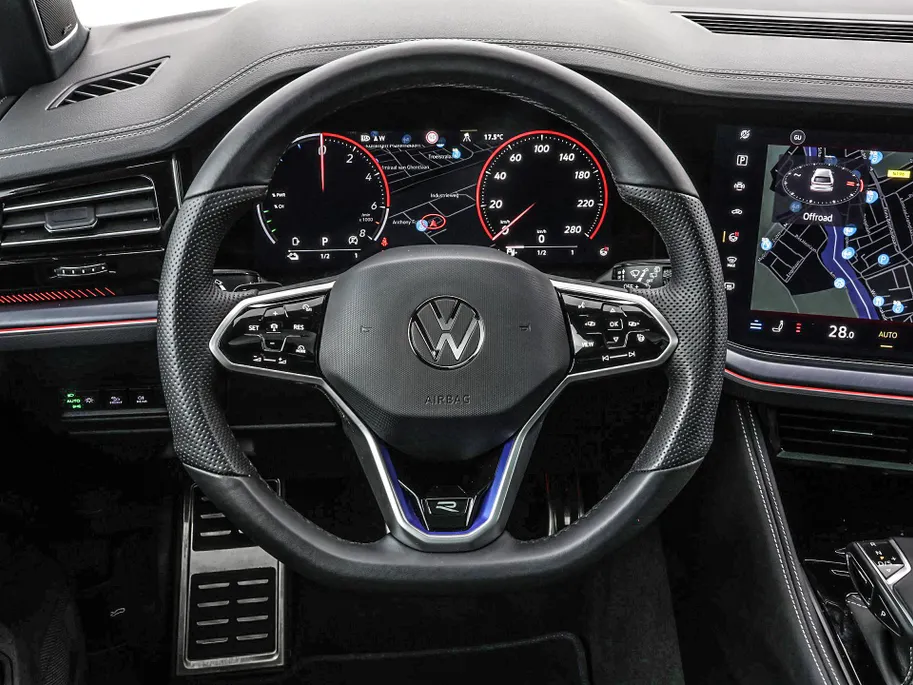 Volkswagen Touareg 3.0 TSi 462pk DSG eHybrid 4MOTION R · SOH 96.9% · Panoramadak · 360 Camera · Luchtvering · Wegklapbare Trekhaak · Stoelventilatie · Elek. Voorstoelen · 21'' Inch ·