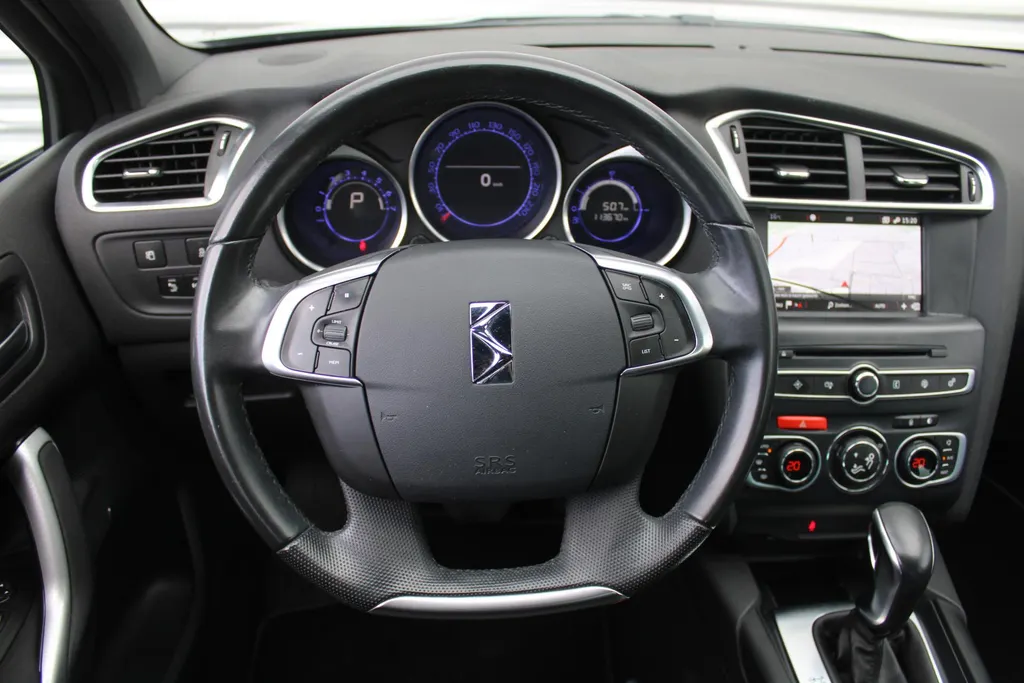 DS DS 4 Crossback 1.6 THP Chic | 17' LM | Trekhaak | PDC | Camera | Cruise |