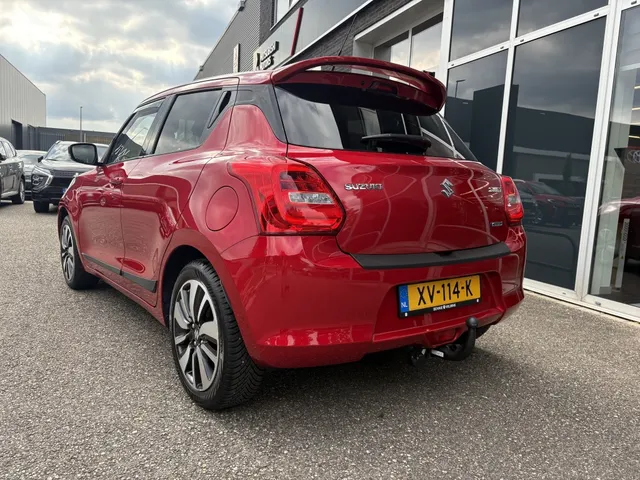 Suzuki Swift 1.0 Stijl Smart Hybrid | Trekhaak | All Seasons