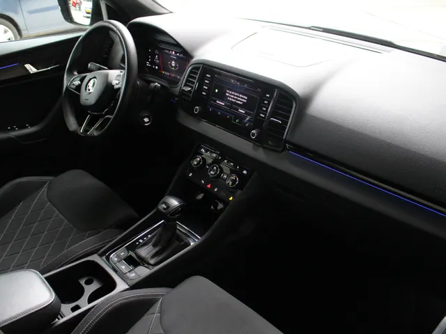 Škoda Karoq 1.5 TSI ACT Sportline Business Navigatie | Camera | Trekhaak | Stoelverwarming