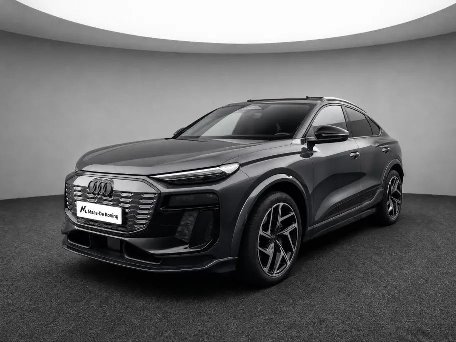 Audi Q6 e-tron S edition 306pk performance 100 kWh · Panoramadak · Luchtvering · Trekhaak · 360 Camera · Warmtepomp · Head-Up · Elek. Voorstoelen · 21'' Inch · 24-11-2030 of 100.000km