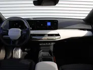 Kia EV4 Fastback GT-PlusLine 81.4 kWh | Schuifdak | Stuur-/stoelverwarming + ventilatie | Camera rondom | Elek. stoelverstelling | Leer | HUD | LED | 19' LM |