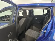 Dacia Sandero 90PK TCe Comfort | Apple CarPlay/Android Auto | Airco | Cruise Control | Full LED | Armsteun | Elektrische Ramen & Spiegels | Licht & Regen Sensor |