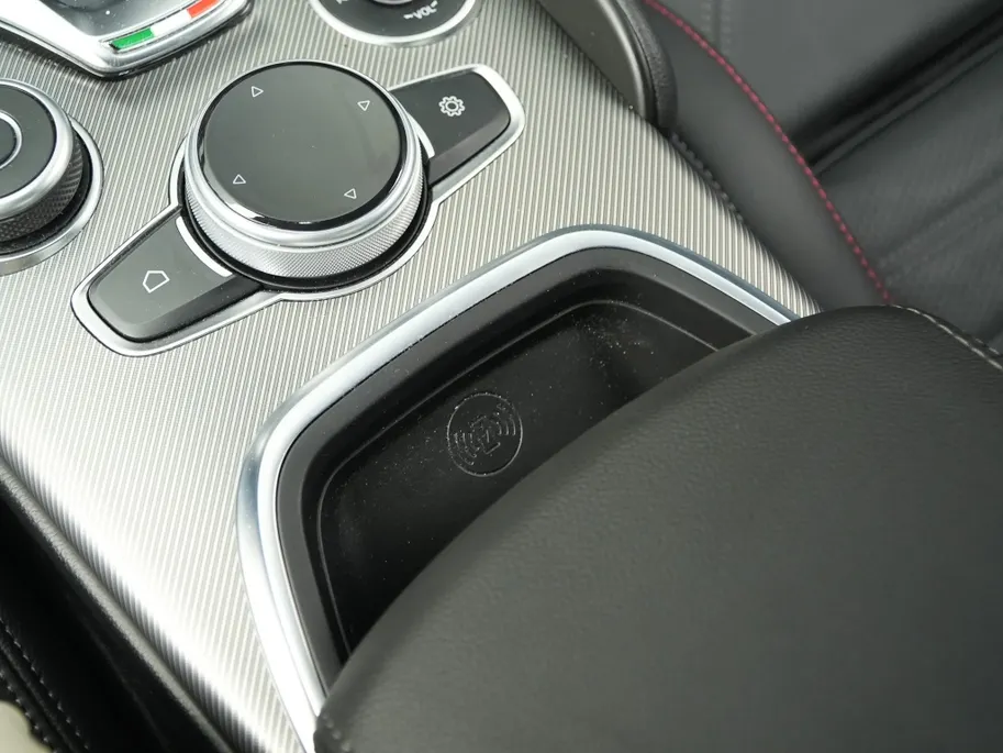Alfa Romeo Giulia 2.0 Turbo 280 PK Competizione Q4 AWD | Harman | Veloce | 19' VERKOCHT