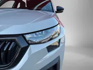 Škoda Kodiaq 1.5 TSI 150pk DSG Sportline Business 7p. · Camera · Inklap. Trekhaak · Keyless · Elek. Bestuurdersstoel + Geheugen · Matrix LED · Garantie t/m 27-05-2028 of 100.000km