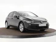 Volkswagen Golf 1.0 eTSI 110pk DSG Life · Camera · Apple/Android Car Play · Sfeerverlichting · P-Sensoren · Navigatie · 16'' Inch · Garantie t/m 04-02-2028 of 100.000km  · EXTRA INRUILKORTING ·