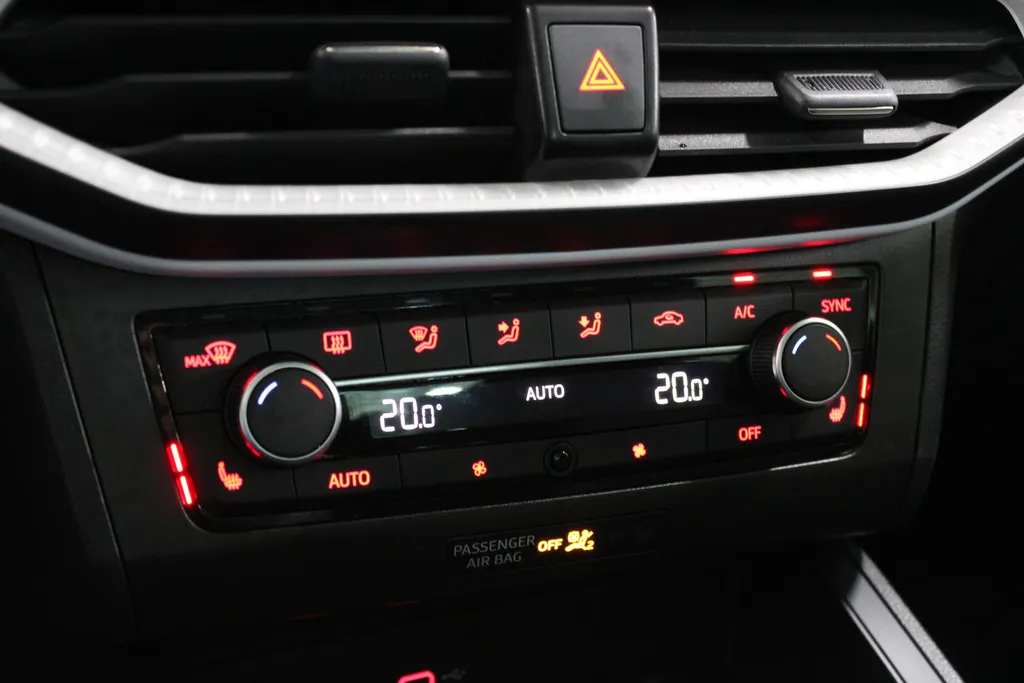 SEAT Ibiza 1.0 EcoTSI Style Business Intense / Stoelverwarming / Beats audio / Parkeersensoren voor + achter /