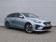 Kia Ceed Sportswagon 1.6 GDI PHEV DynamicPlusLine | Trekhaak | Stuur-/stoelverwarming | Plug-in | 16" LM | Clima | Camera | Cruise adapt. | Navi | LED |