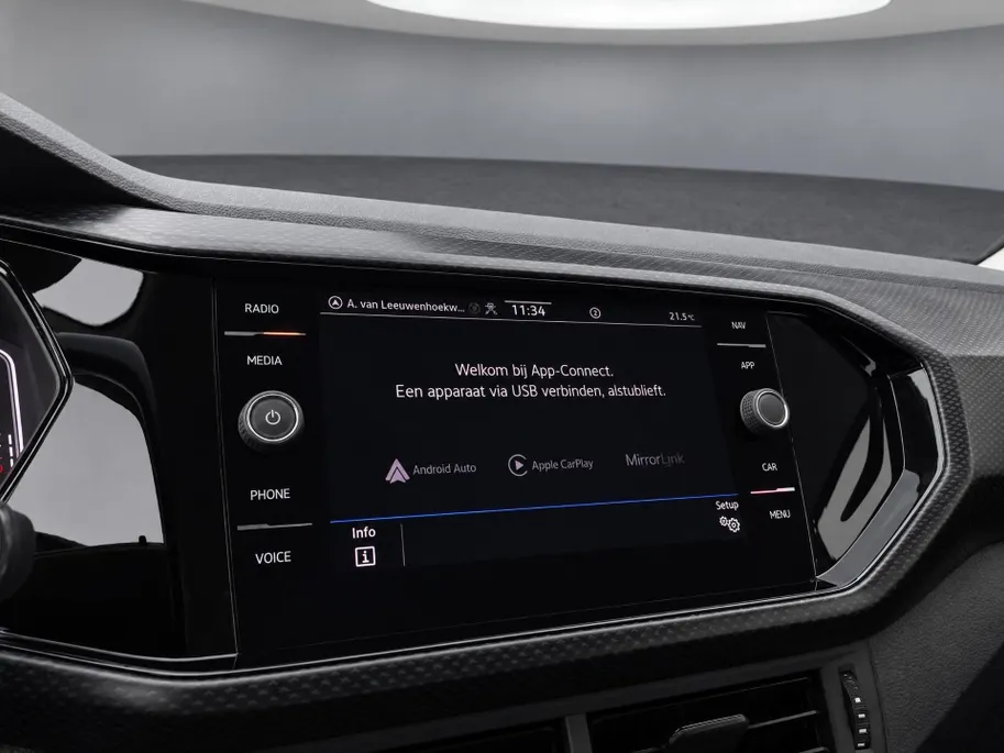 Volkswagen T-Cross 1.0 TSI 95pk Life · Apple/Android Car Play · Camera · Stoelverwarming · Dodehoek Detectie · P-Sensoren · 16'' Inch · Garantie t/n 13-05-2027 of 100.000km