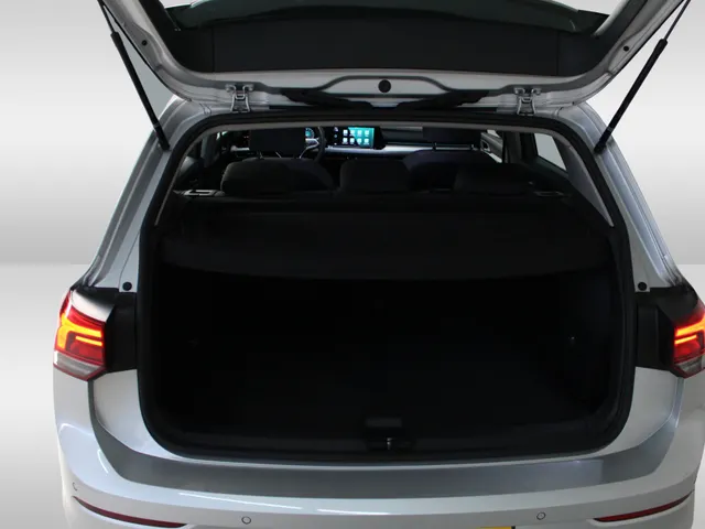 Volkswagen Golf 1.0 eTSI Life DSG | Navigatie Pro | Cruise Control | Lichtmetalen velgen