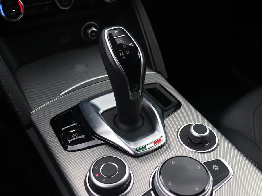 Alfa Romeo Stelvio 2.0 Turbo 280 PK AWD Veloce | Navi | Harman | Driver | BTW | 20'