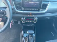 Kia Stonic DynamicLine Automaat | Navi | Clima | Camera | Cruise Control | LM Velgen | Apple Carplay | Android Auto
