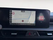 Kia Stonic 1.0 T-GDi MHEV DynamicLine | Navigatie | Camera | Climate control | Adaptieve Cruise control | Apple Carplay / Android Auto | Parkeersensoren achter | Lichtmetalen Velgen |