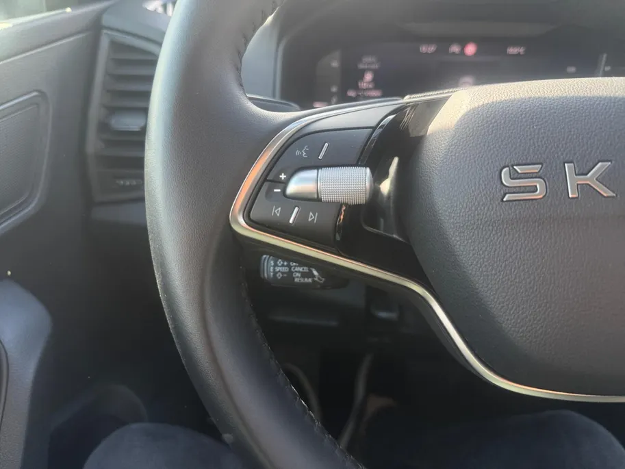 Škoda Karoq 1.5 TSI ACT Business Edition | Automaat | Apple Carplay/Android Auto | Parkeersensoren V+A | Climate Control | Cruise Control | DAB | Stuurbediening