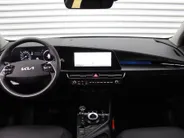 Kia Niro EV Edition Advanced 64.8 kWh | Stuur-/stoelverwarming | Elektr. stoelverstelling | Camera | Cruise adapt. | 17'LM | Clima | 17% bijtelling |