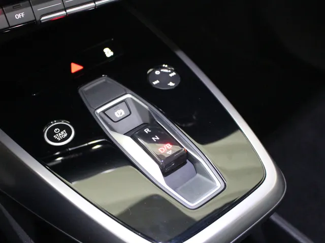 Audi Q4 e-tron 40 Advanced edition 77 kWh Navigatie | Inklapbare spiegels | Stoelverwarming | 98% SoH