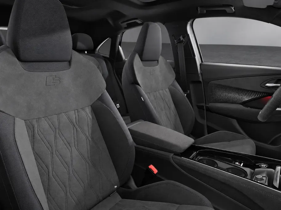 Audi Q3 Sportback e-hybrid S edition 272 PK · Tech plus · Glazen panoramadak · Comfortpakket plus · MMI experience pro