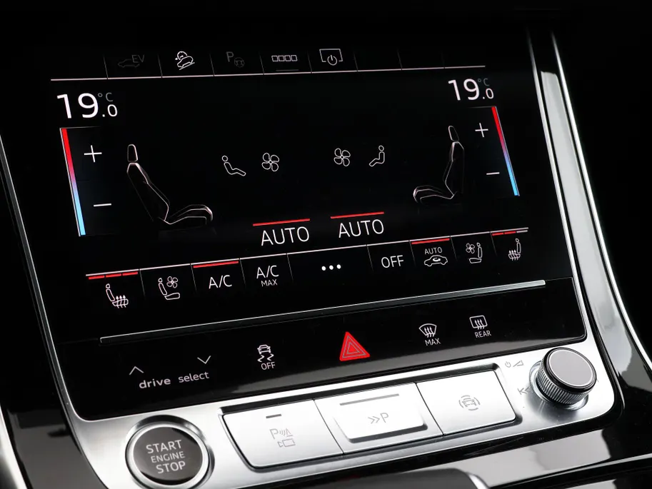 Audi Q8 55 TFSI e quattro Pro Line S 394 PK · 22' LM Velgen · Glazen panorama dak · B&O Premium 3D · Assist. plus, remote park · Stoelventilatie + Massage · Trekhaak · Servosluiting