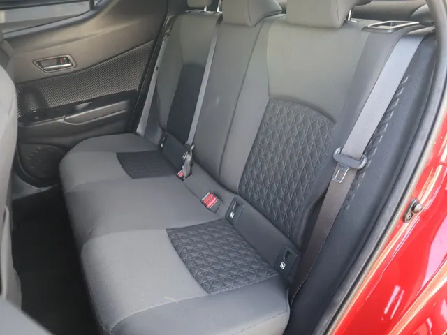 Toyota C-HR 1.8 Hybrid Style Bi-tone | Stuur en stoelverwarming | Blindspot | Trekhaak