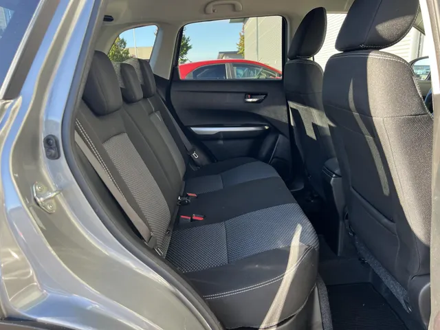 Suzuki Vitara 1.5 Hybrid Select Automaat | Trekhaak | All Season Banden | Lage Kilometerstand | Apple Carplay & Android Auto
