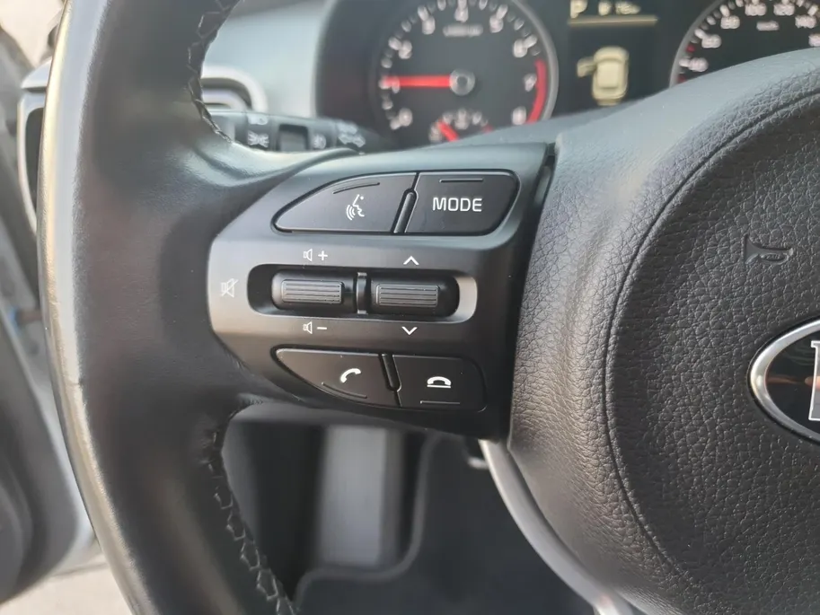Kia Stonic 1.0T MHEV DynamicPlusLine | Trekhaak | Navigatie | Climate control | Cruise control | Keyless met startknop | Getinte ramen achter | Apple Carplay / Android Auto |