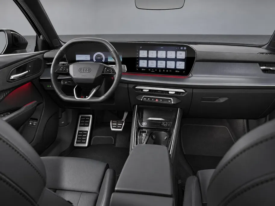 Audi Q3 e-hybrid S edition 272 PK · Trekhaak elek. wegklapbaar · Tech plus · Glazen panoramadak