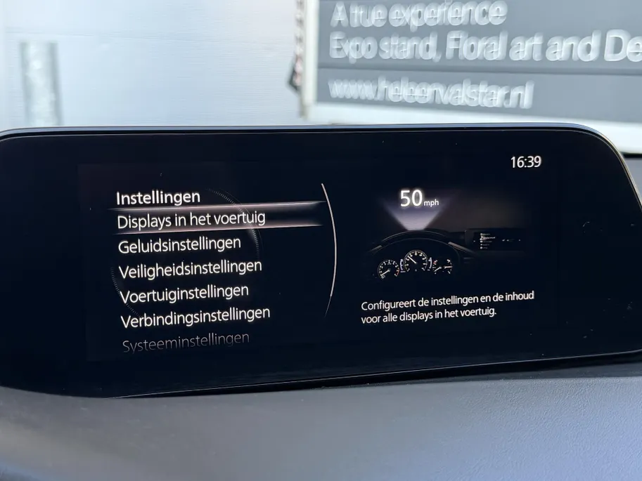 Mazda 3 2.0 e-SkyActiv-G M Hybrid 122 Comfort met Bose | Apple Carplay / Android Auto | Navigatiesysteem | Licht + Regensensor | Elektrisch Verstelbare Bestuurderstoel  | Stoel + Stuurverwarming | Parkeersensoren Voor + Achter | Camera Achter | 18'Lichtmetalen ve