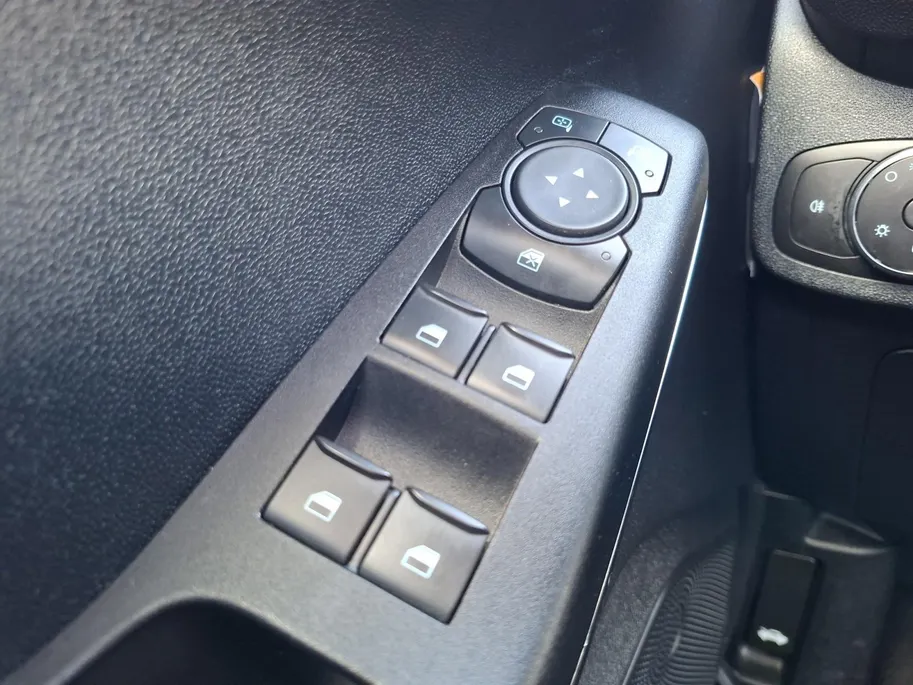 Ford Fiesta 1.0 EcoBoost Hybrid ST-Line 125PK | Winter Pack | Keyless Entry | Privacy Glass | Climate Control | Apple Carplay/ Android Auto | Parkeersensoren