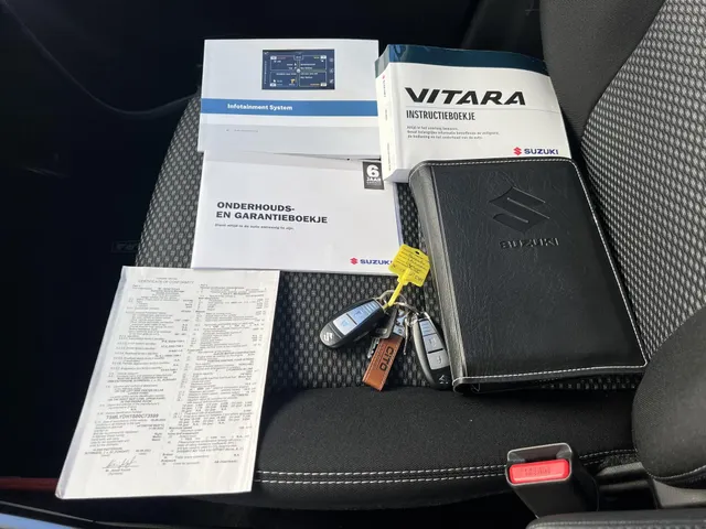 Suzuki Vitara 1.5 Hybrid Select Automaat | Trekhaak | All Season Banden | Lage Kilometerstand | Apple Carplay & Android Auto