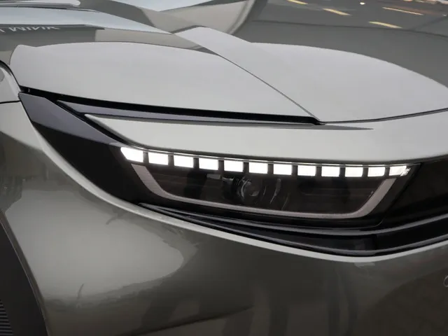 Toyota Urban Cruiser Dynamic 61 kWh | Stoel/Stuur Verwarming | Carplay |