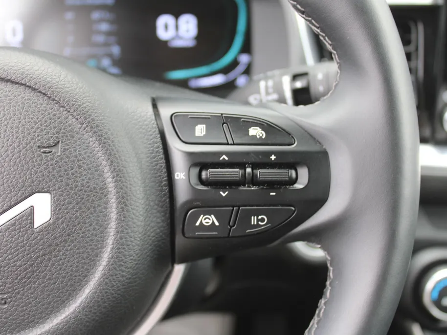 Kia Stonic 1.0 T-GDi MHEV DynamicPlusLine | Stuur-/stoelverwarming | Camera | Cruise adapt. | Clima | LED | Navi | 16' LM | Keyless |