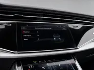 Audi Q8 55 TFSIe 381pk Tiptronic Quattro Pro Line S · Panoramadak · 360 Camera · Wegklapbare Trekhaak · Apple/Android Car Play · Luchtvering · 21'' Inch ·