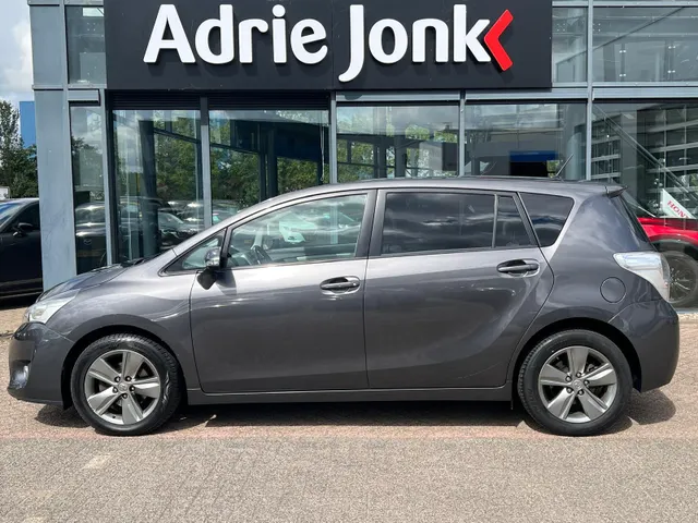 Toyota Verso 1.8 VVT-i Dynamic Business Top 5 editie AUTOMAAT | TREKHAAK | A.CAMERA | STOELVERWARMING | PANORAMADAK | 17INCH LMV | NED. AUTO |
