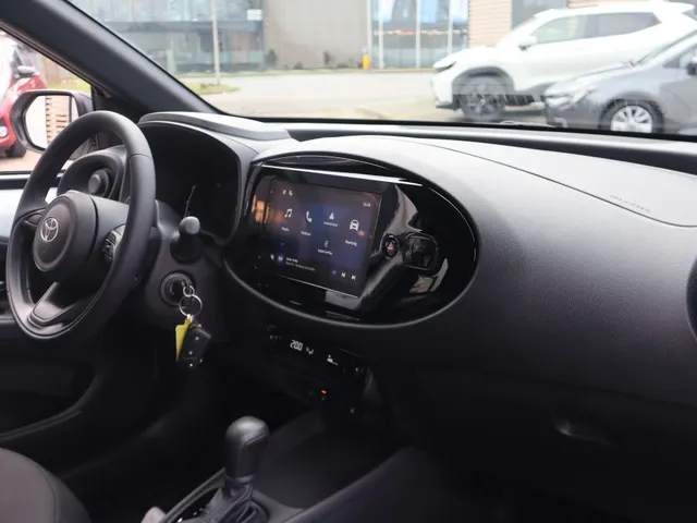 Toyota Aygo X Hybrid 115 play | LM Velgen | Stoelverwarming